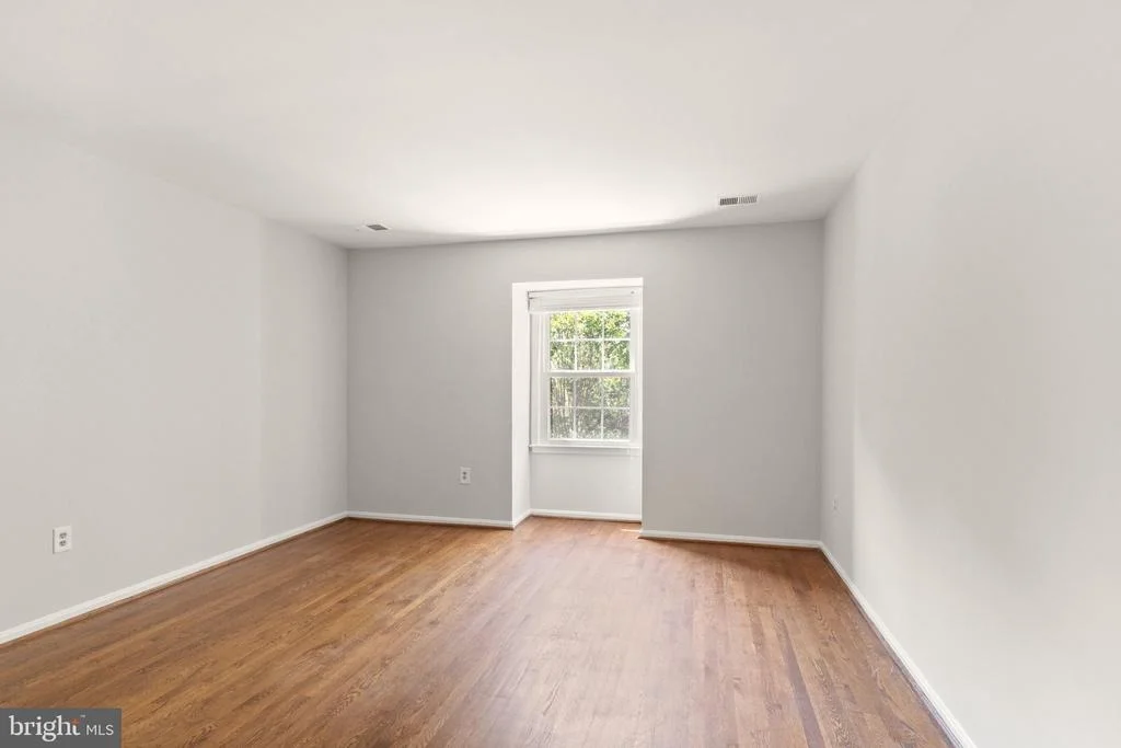 Photo of 2037 DURAND DRIVE