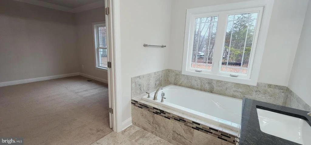 Photo of 7946 ROGUES ROAD