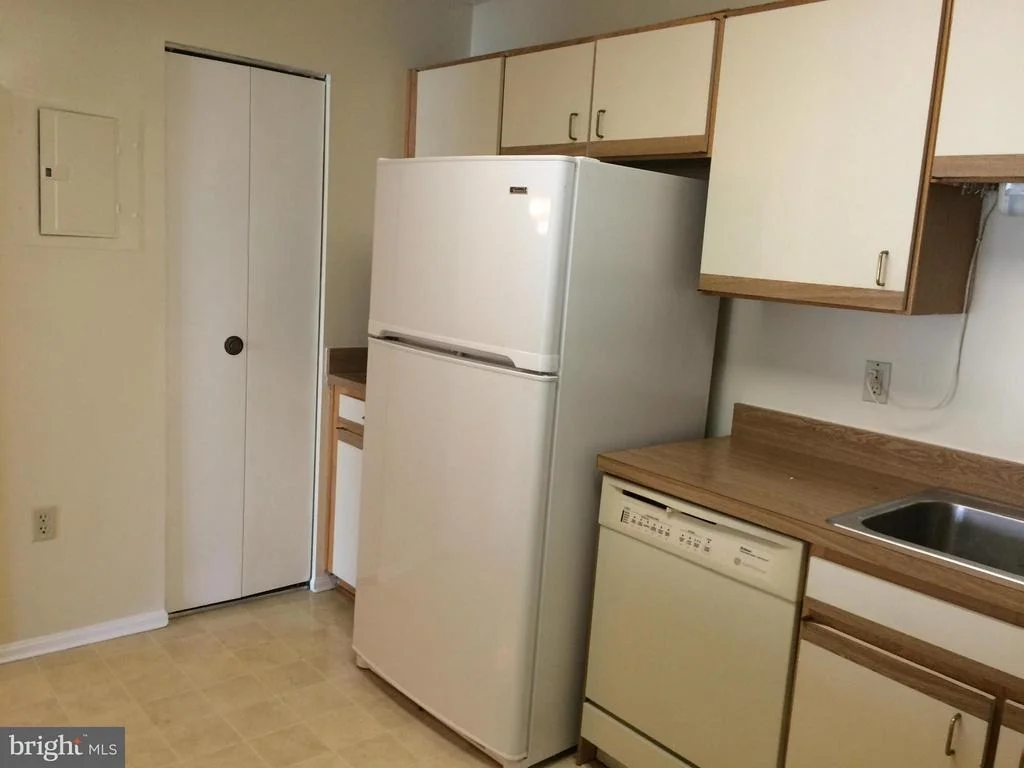 Photo of Unit 2809 at 15107 INTERLACHEN DRIVE