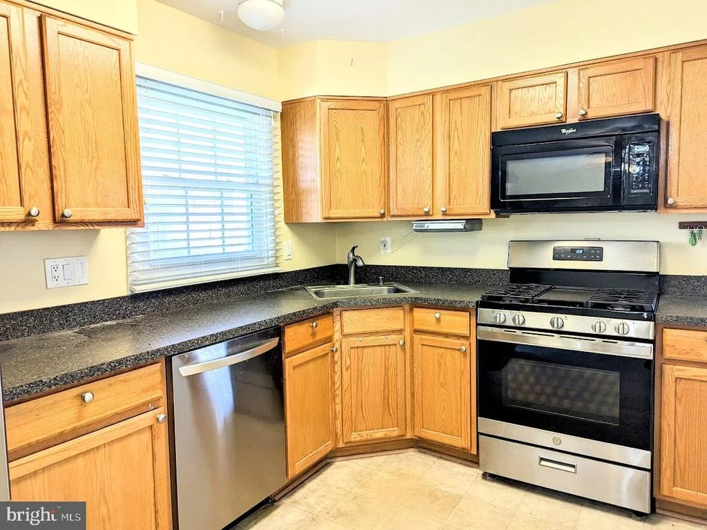 Photo of 910 BARRINGTON DRIVE