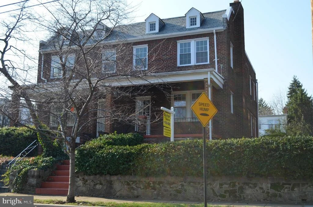 Photo of 5712 3RD PLACE NW