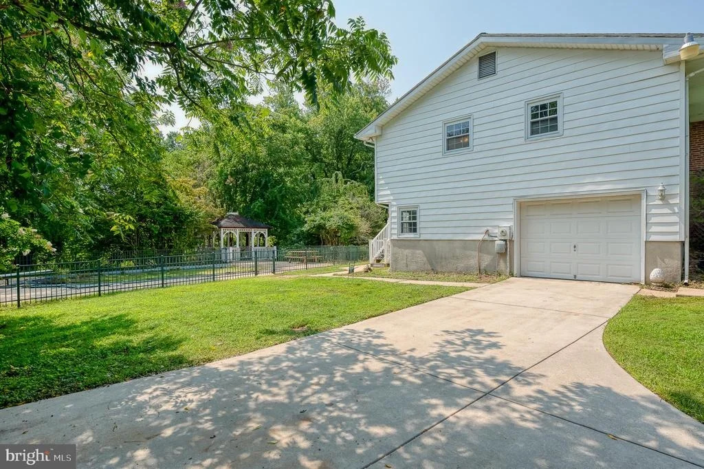 Photo of 1306 GRANDVIEW COURT