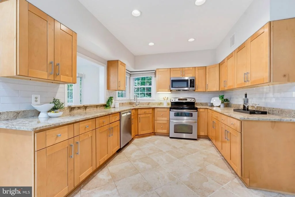 Photo of 7827 BELLEFLOWER DRIVE