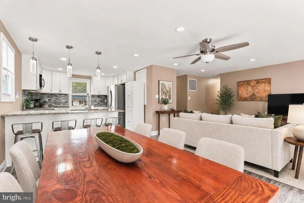 Photo of 6921 UNIVERSITY DRIVE