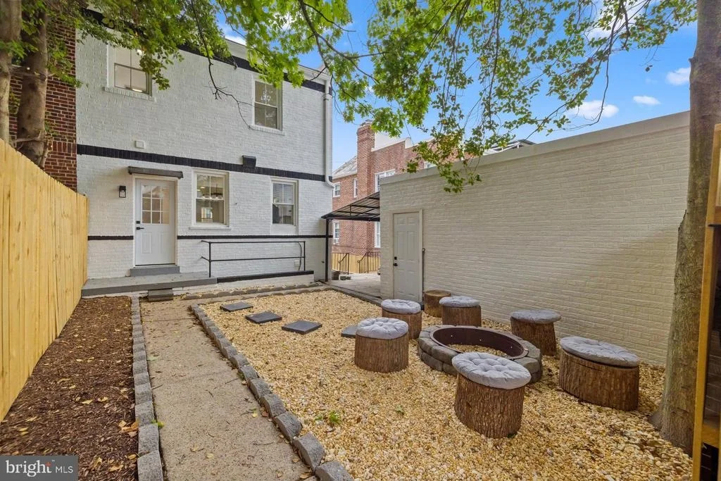 Photo of 536 ONEIDA PLACE NW