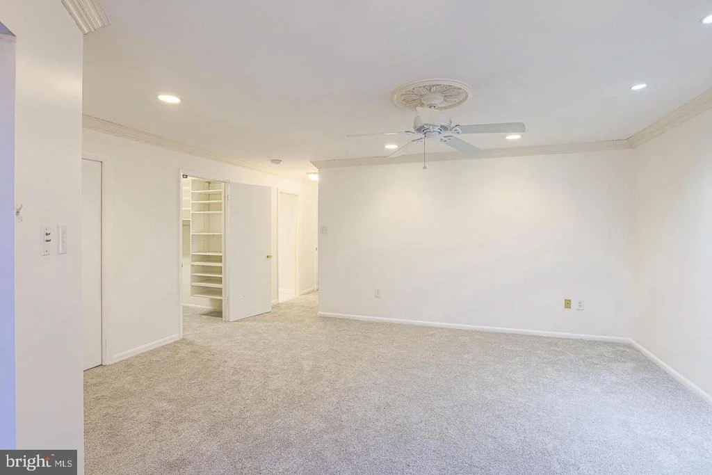 Photo of Unit 405D at 3041 FALLSTAFF ROAD