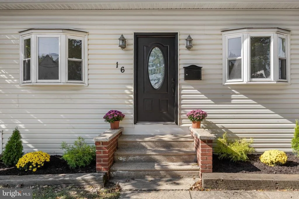 Photo of 16 MOORE AVENUE