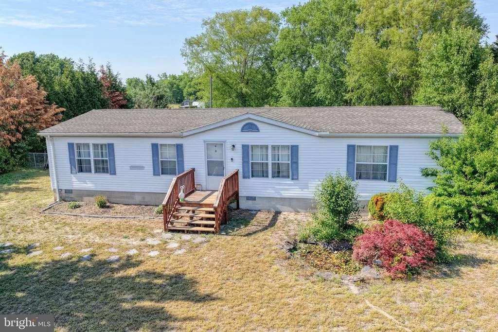 Photo of 6195 WATSON ROAD