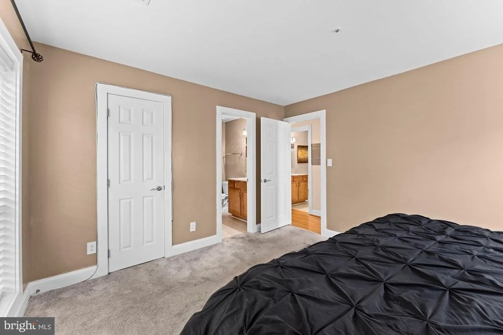 Photo of Unit 5C2 at 3175 SUMMIT SQUARE DRIVE