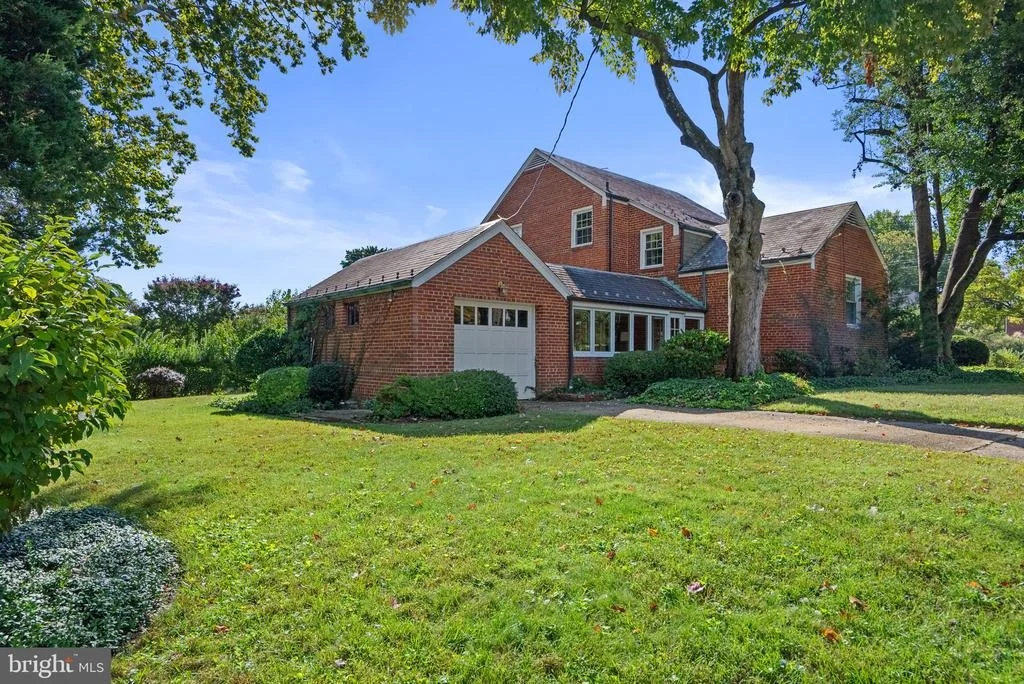 Photo of 19 INDIAN SPRING DRIVE