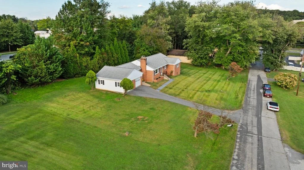 Photo of 11809 COLLINS DRIVE