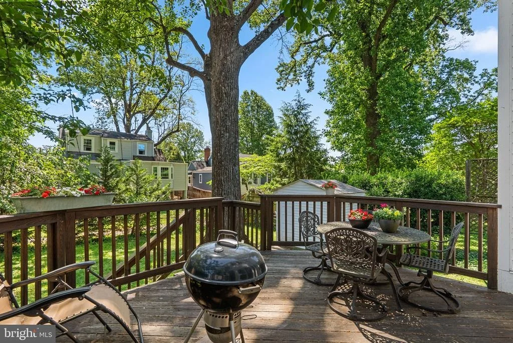 Photo of 9911 RENFREW ROAD