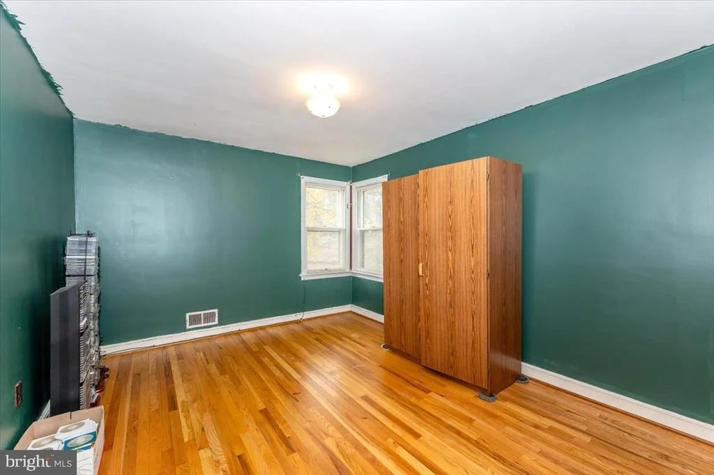 Photo of 239 DEVONSHIRE ROAD NE