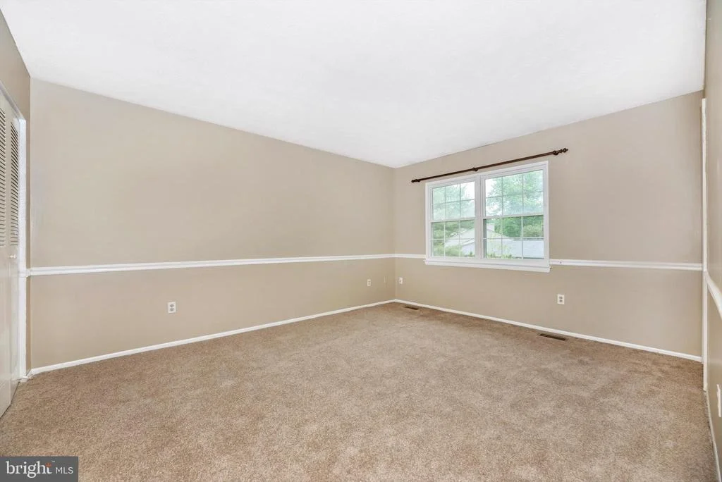 Photo of 484 HILLCREST DRIVE