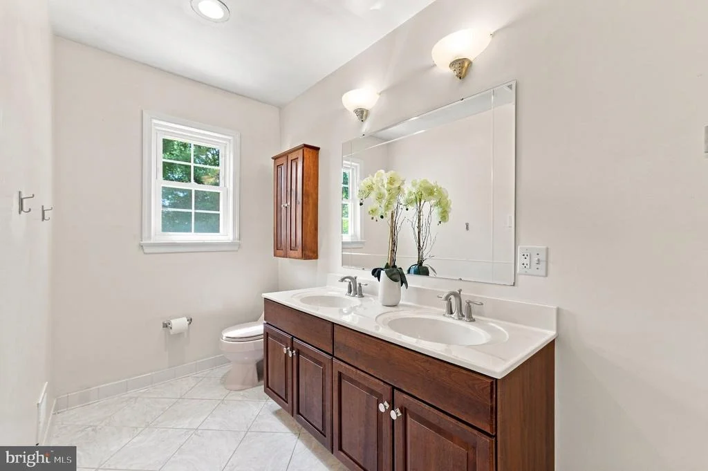 Photo of 2400 E GATE DRIVE