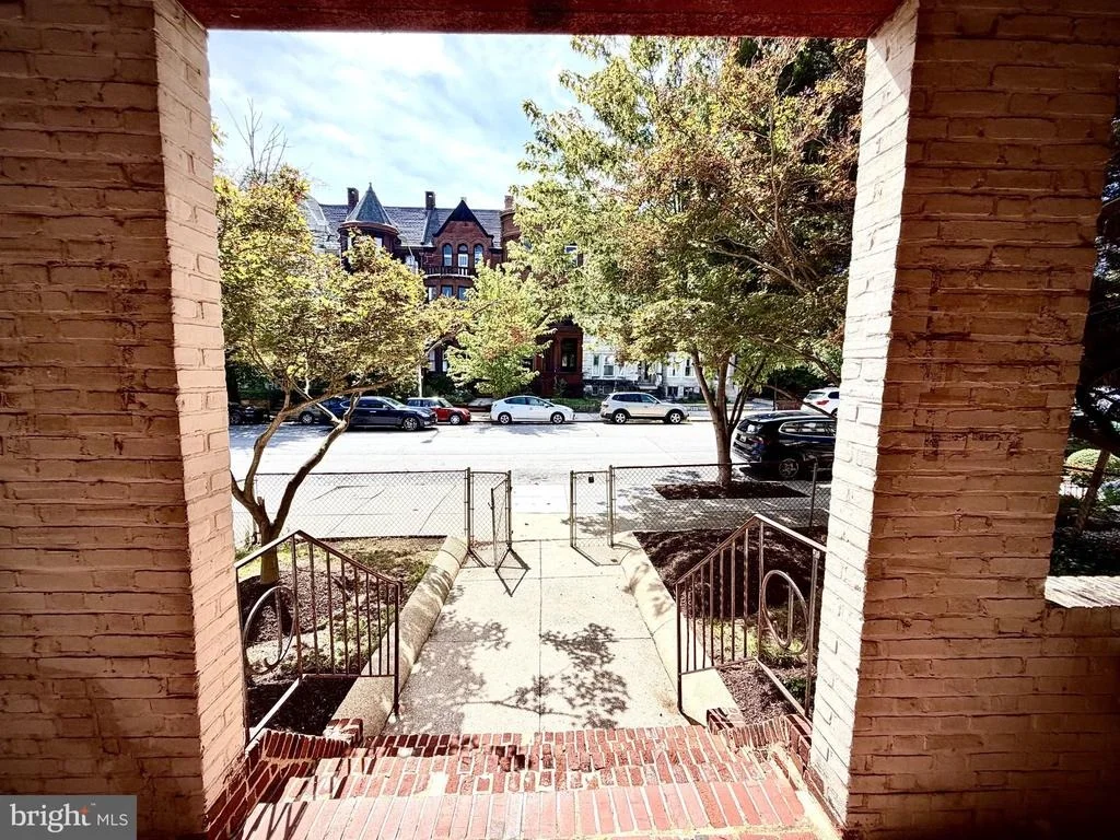 Photo of 2425 EUTAW PLACE