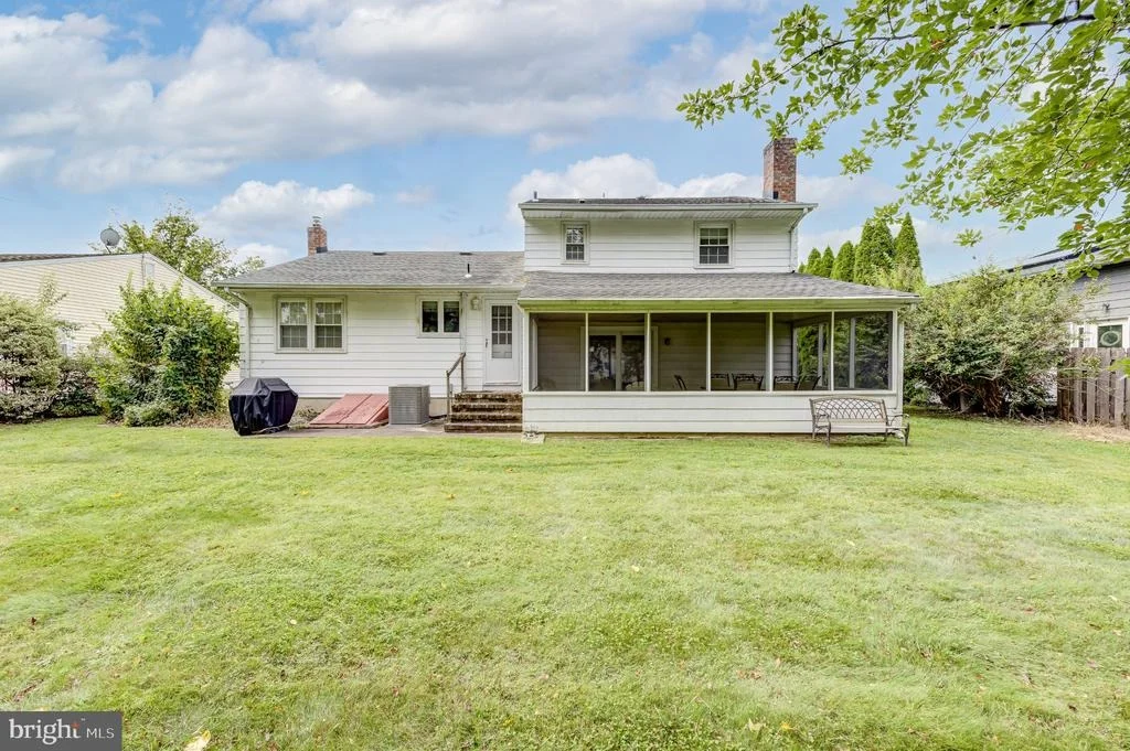 Photo of 10 PASADENA DRIVE