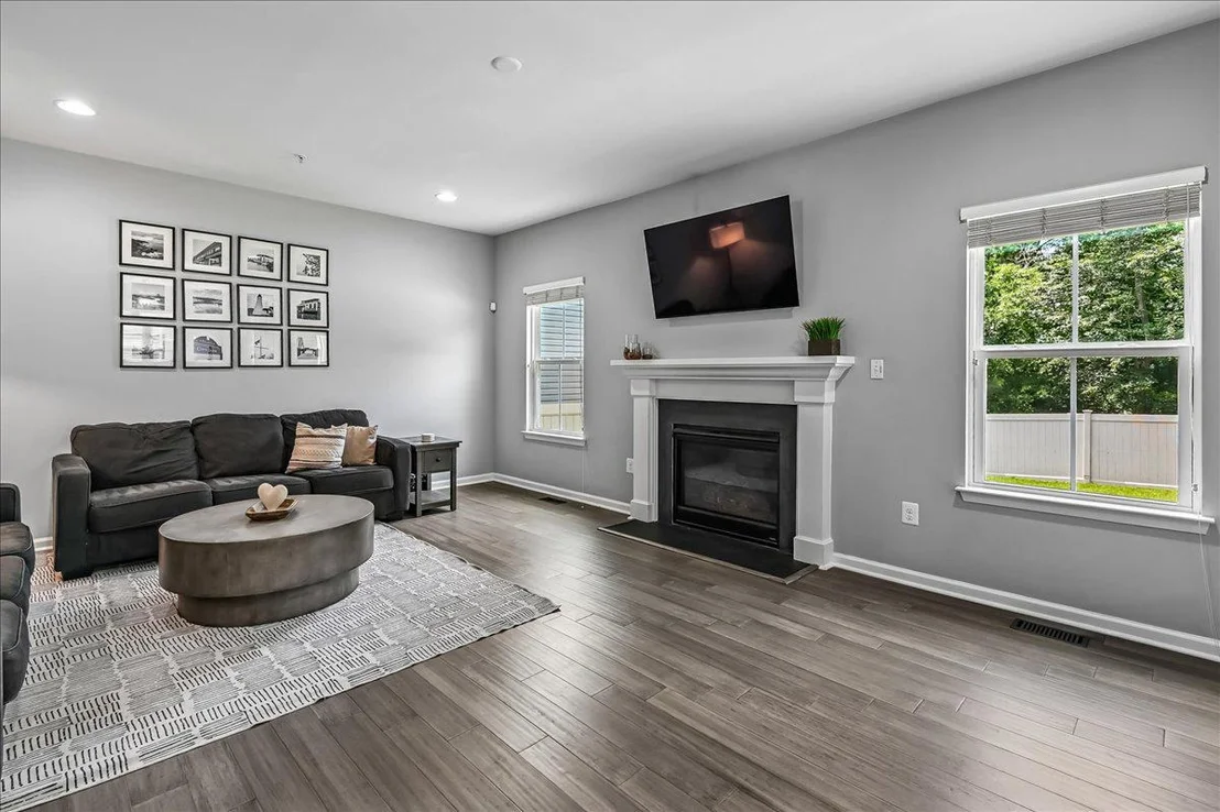 Photo of 8124 MEADOWGATE CIRCLE