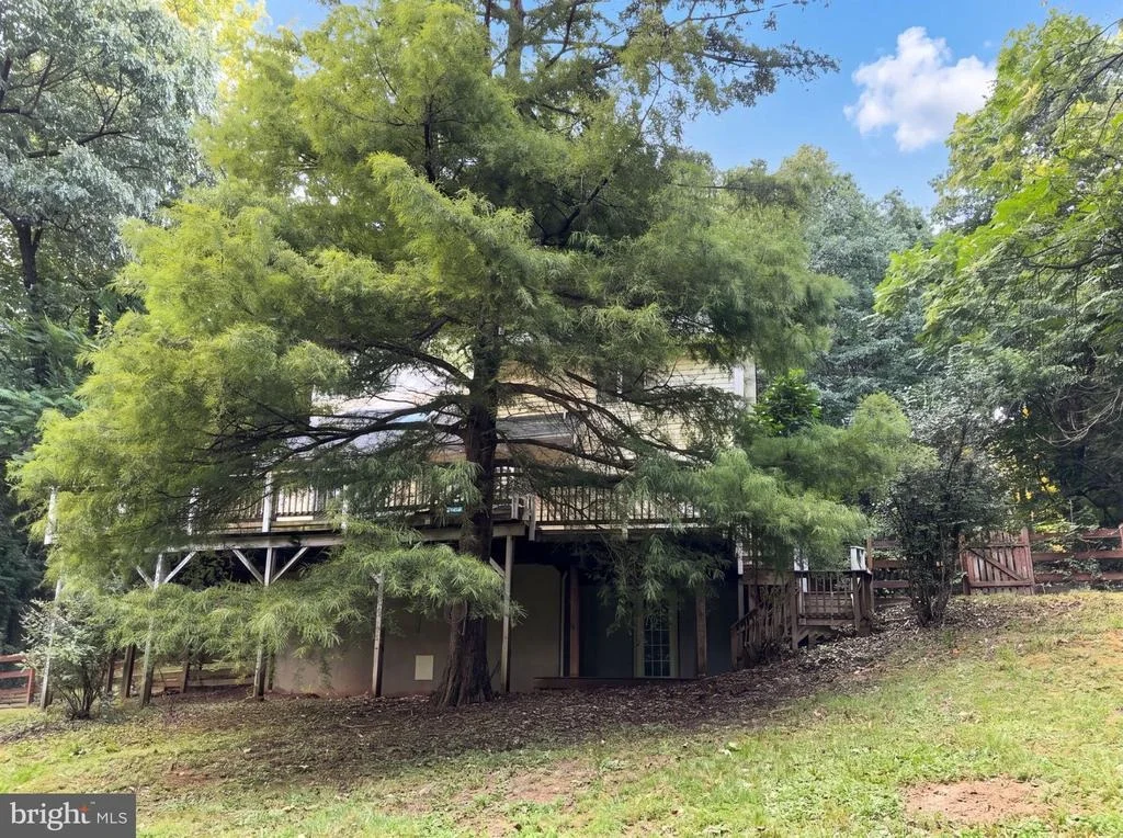 Photo of 542 JONATHAN ROAD