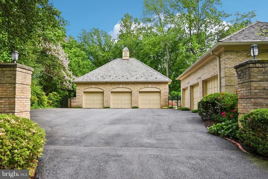 Photo of 9939 BENTCROSS DRIVE