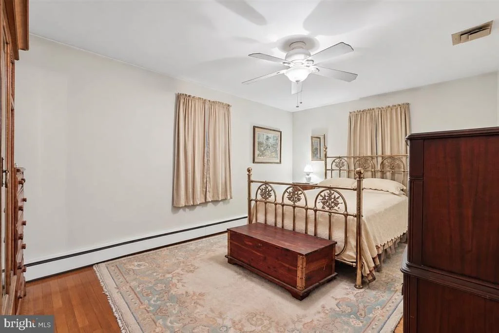 Photo of 1221 DULANEY VALLEY ROAD