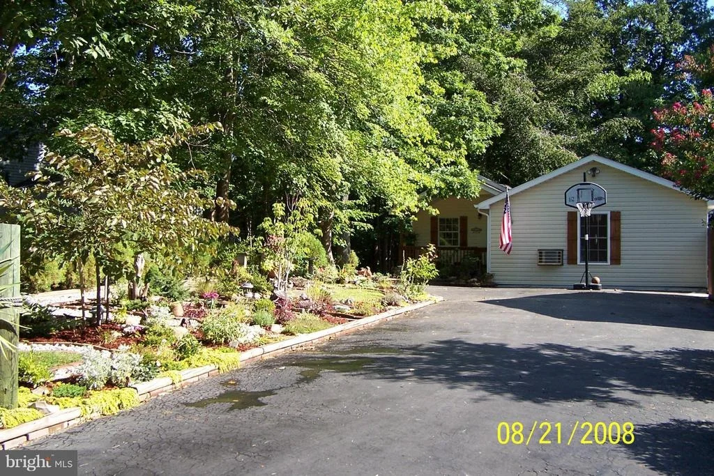 Photo of 780 SPRUCE DRIVE