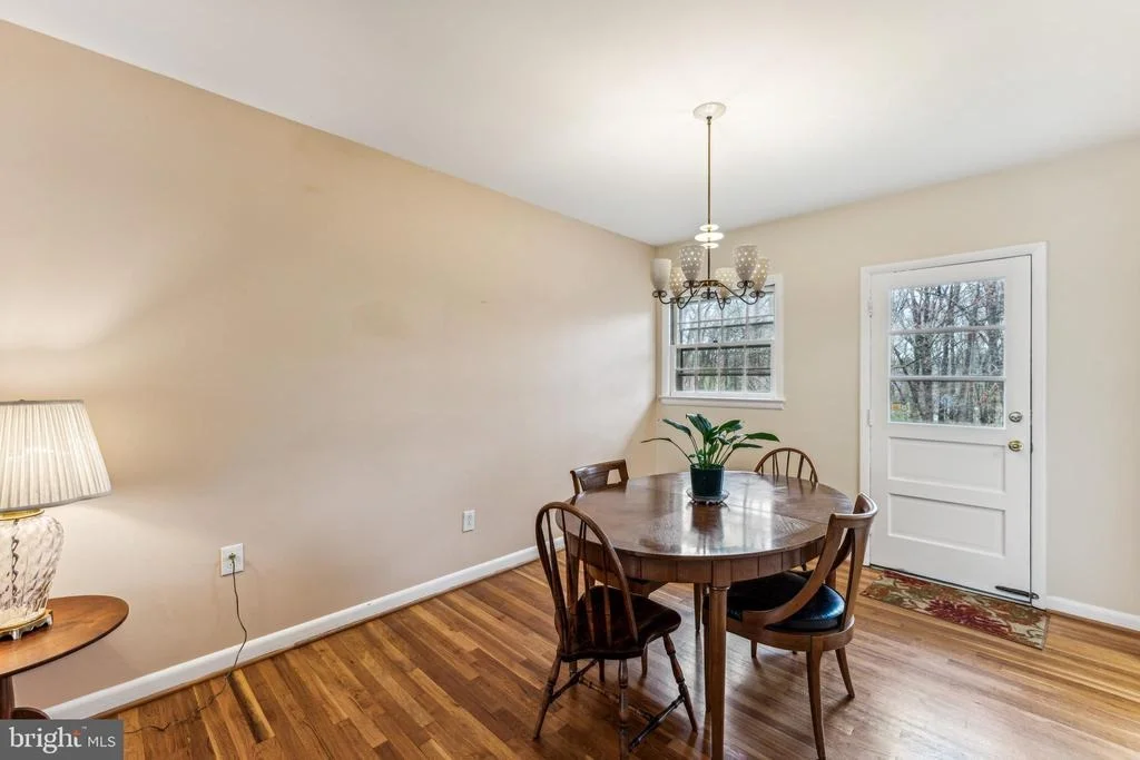 Photo of 921 LOXFORD TERRACE