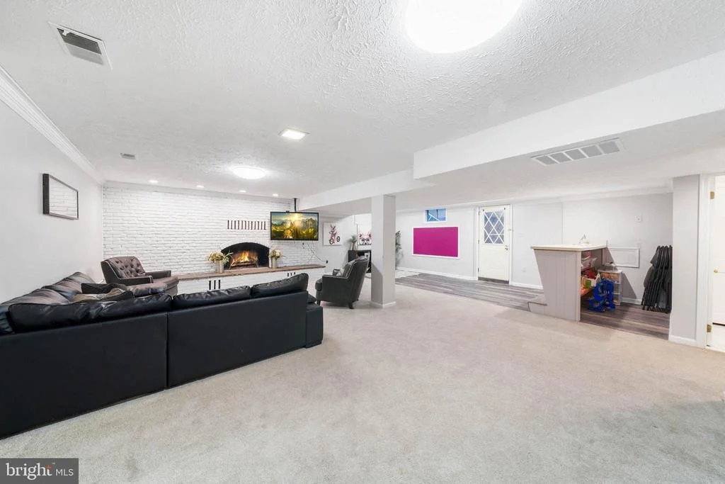 Photo of 15304 WATERGATE ROAD
