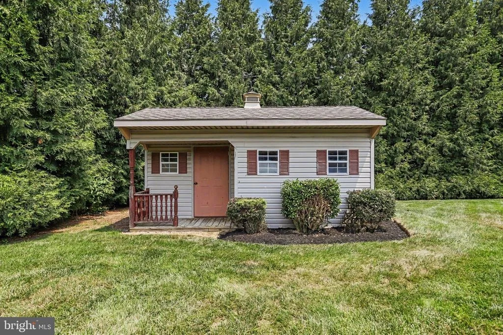 Photo of 12 E SUMMIT DRIVE