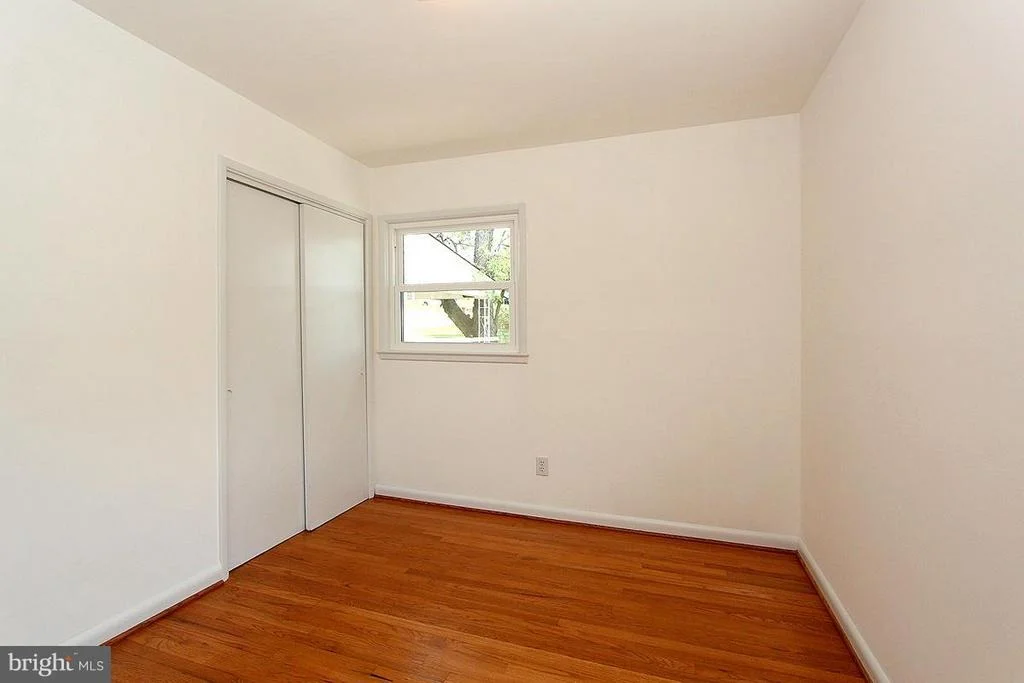 Photo of 911 WHITE WAY
