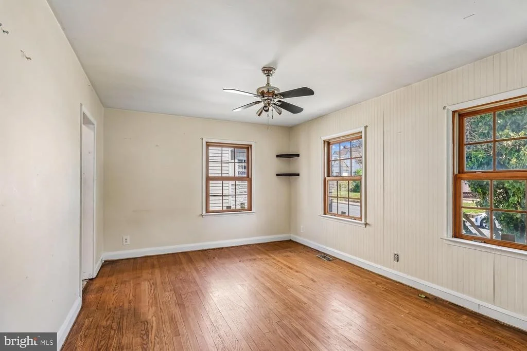 Photo of 1912 QUEENSWAY