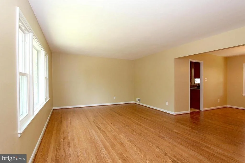 Photo of 911 WHITE WAY