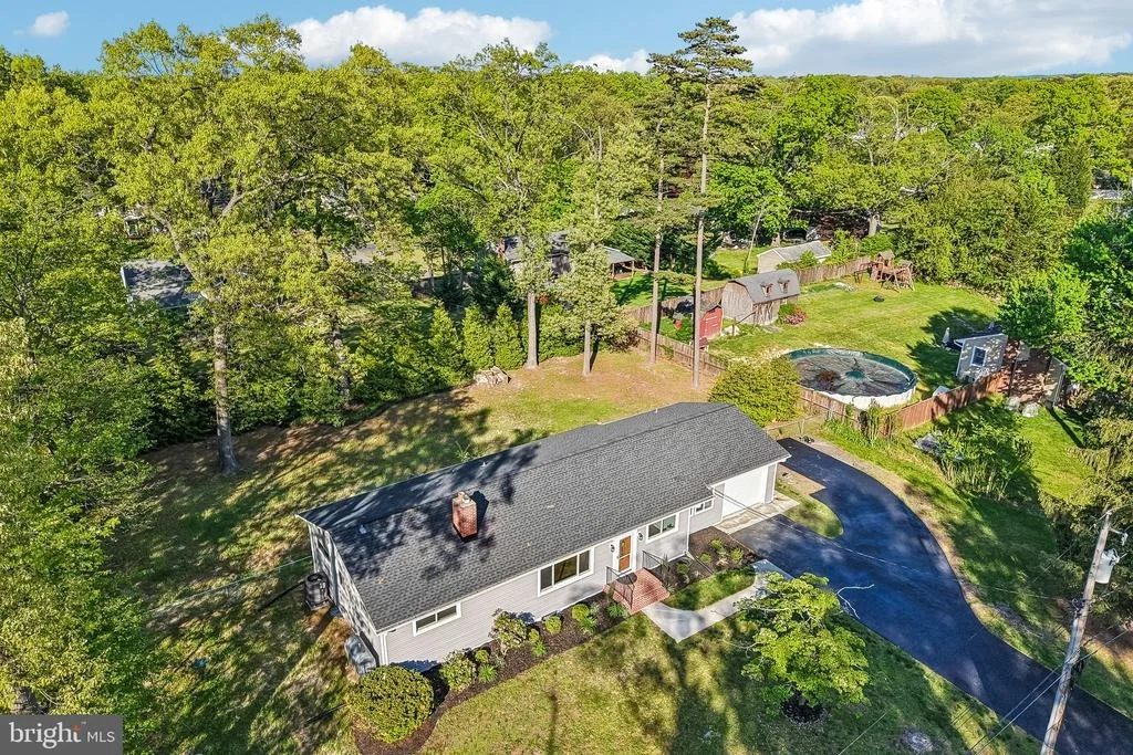 Photo of 816 MEADOW ROAD
