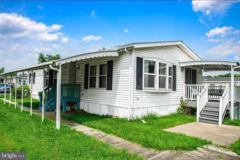 Photo of 107 LARIAT ROAD