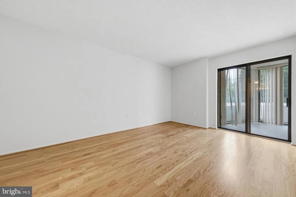 Photo of Unit 2115 at 15107 INTERLACHEN DRIVE