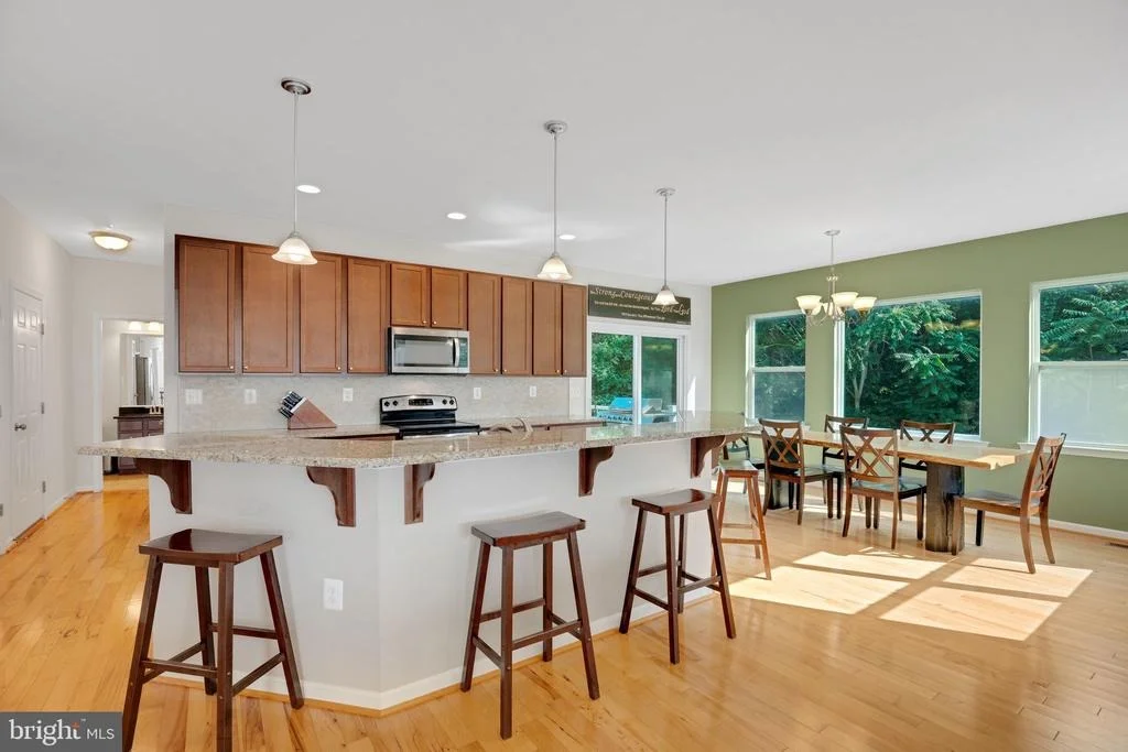 Photo of 2058 BAYTHORNE ROAD