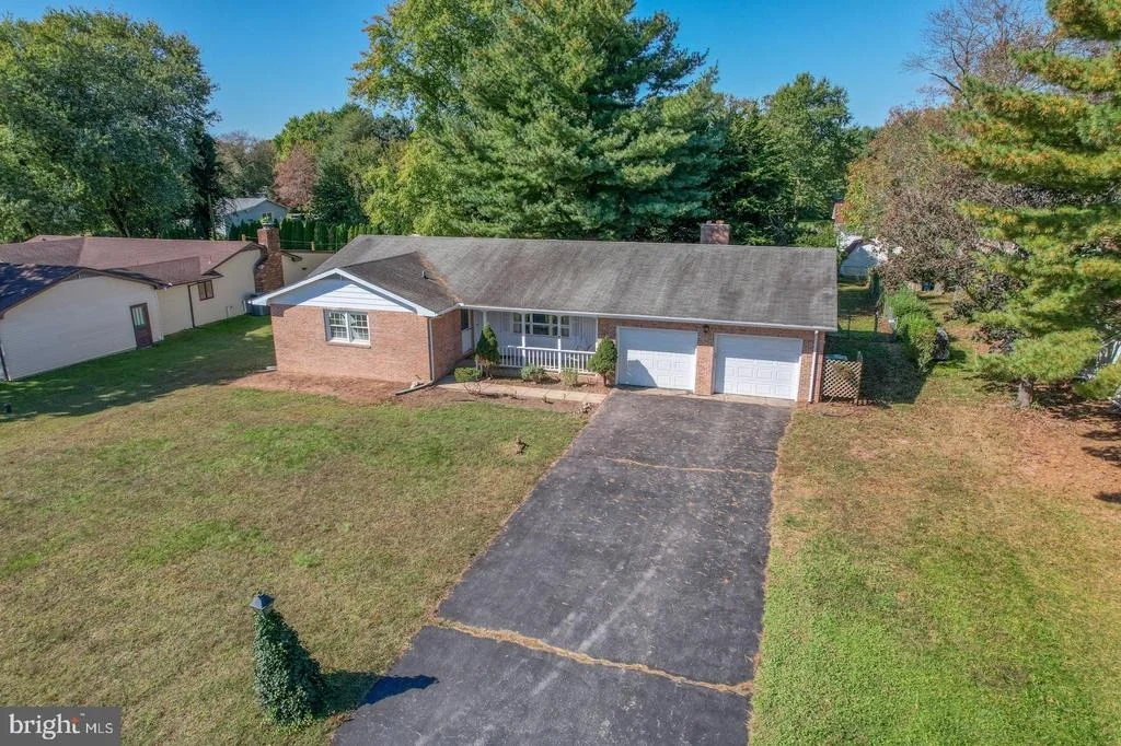 Photo of 54 MEADOW GLEN DRIVE