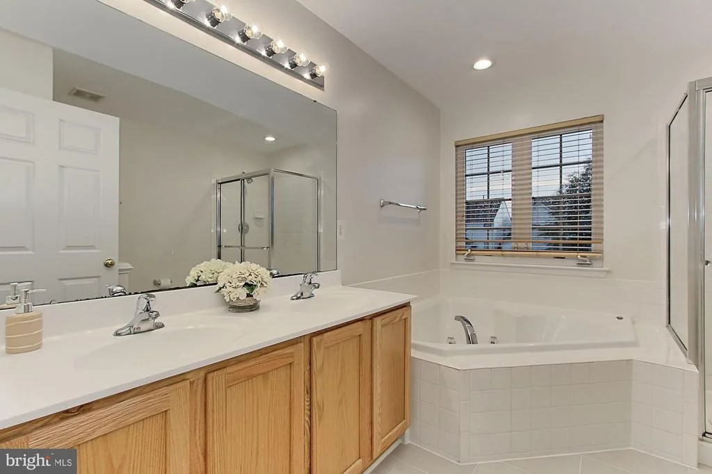 Photo of 6715 SELBOURNE LANE
