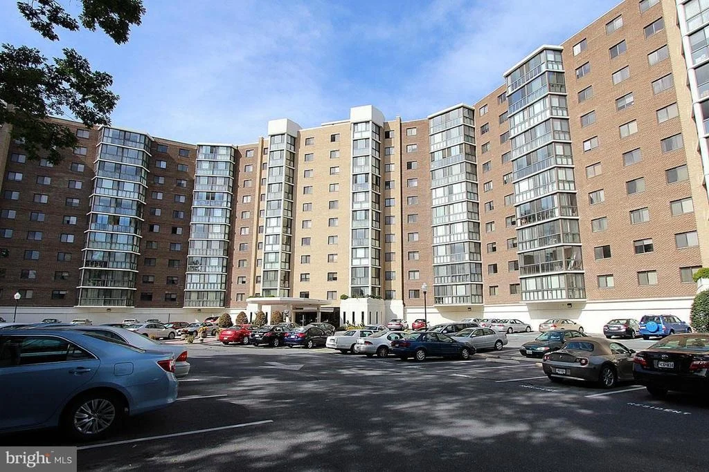 Photo of Unit 721 at 15115 INTERLACHEN DRIVE