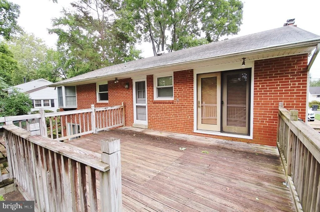 Photo of 5504 INVERCHAPEL ROAD