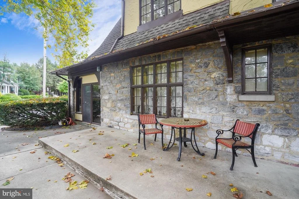 Photo of 200 MEALEY PARKWAY