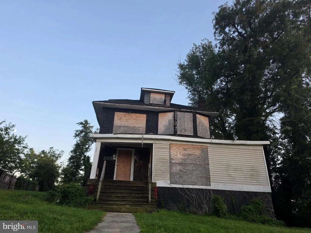 Photo of 3305 ELGIN AVENUE