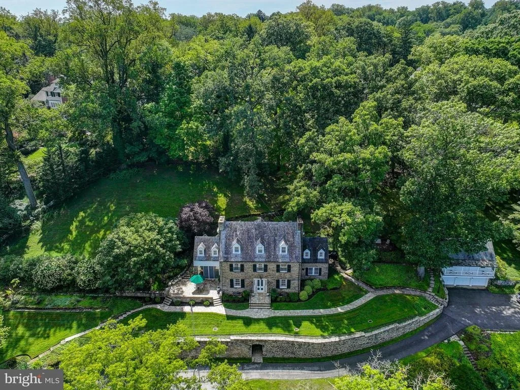 Photo of 1860 CIRCLE ROAD