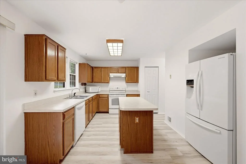 Photo of 3348 LABOURN DRIVE