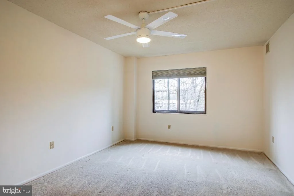 Photo of Unit 1422 at 15101 INTERLACHEN DRIVE