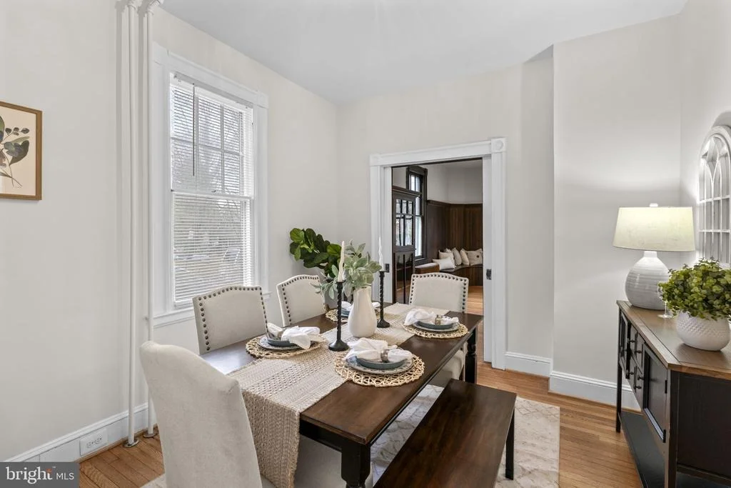 Photo of 702 DEEPDENE ROAD