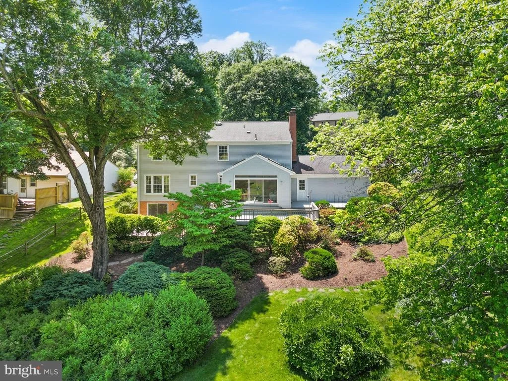 Photo of 2037 DURAND DRIVE