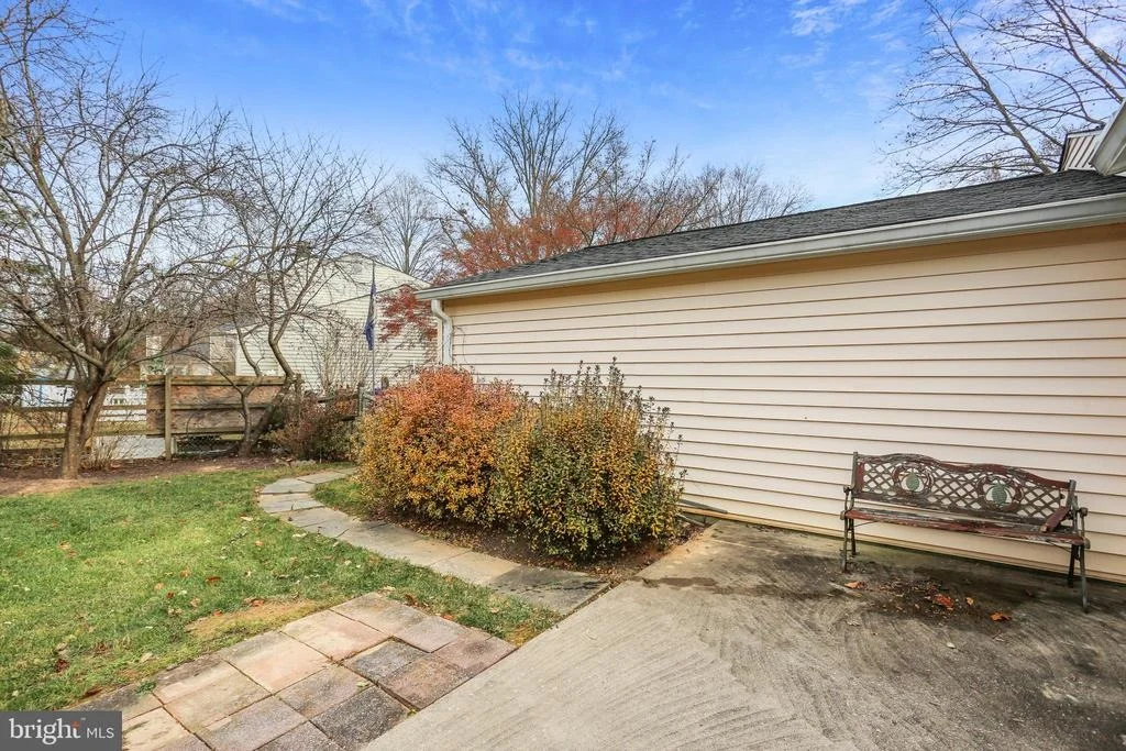Photo of 9109 ROUNDLEAF WAY