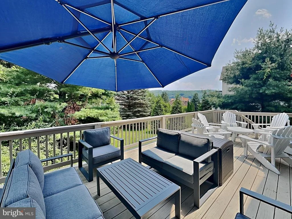Photo of 305 LAKE POINTE DRIVE