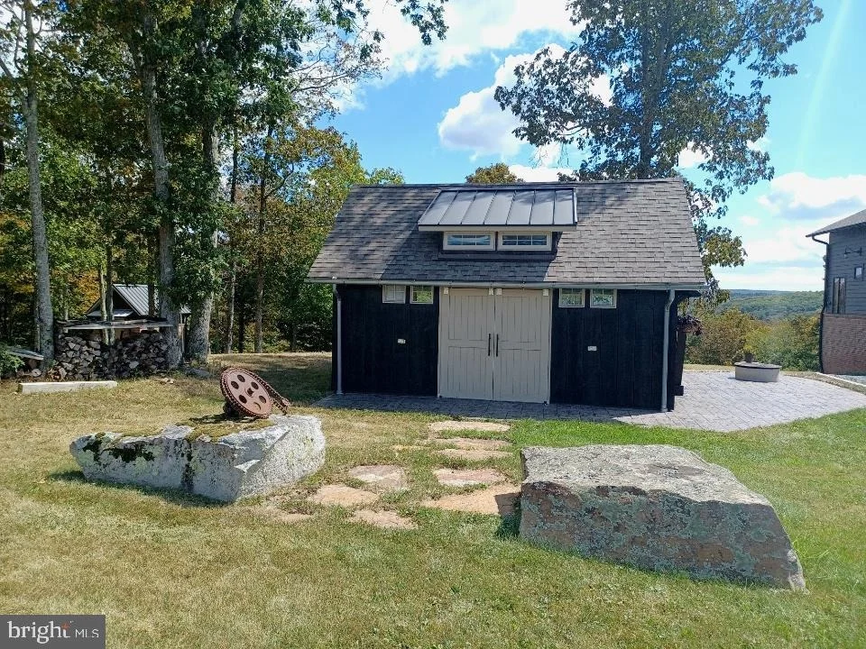 Photo of 415 NAZELROD ROAD